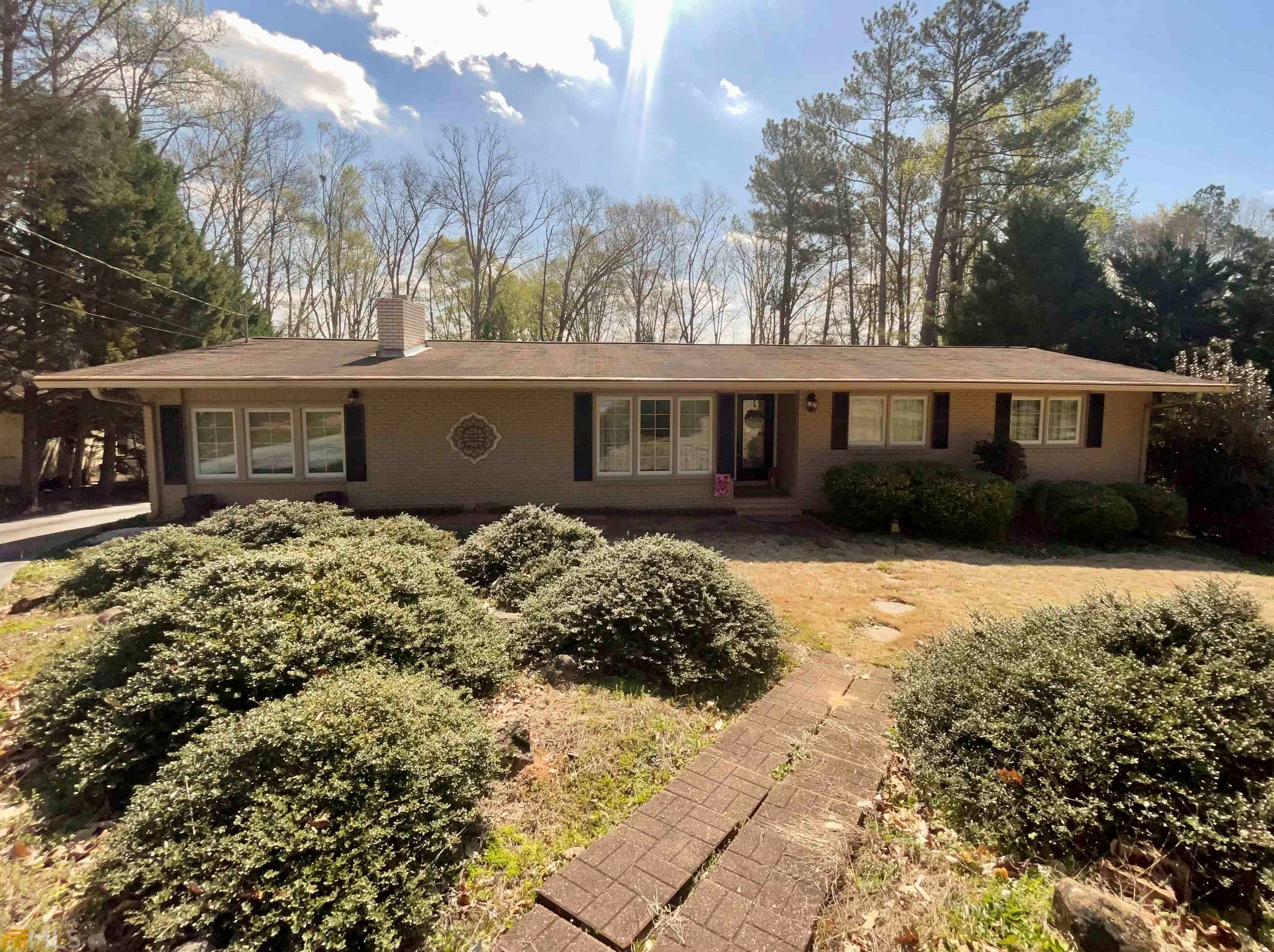 543 Rhodes Dr, Elberton, GA 30635-2006