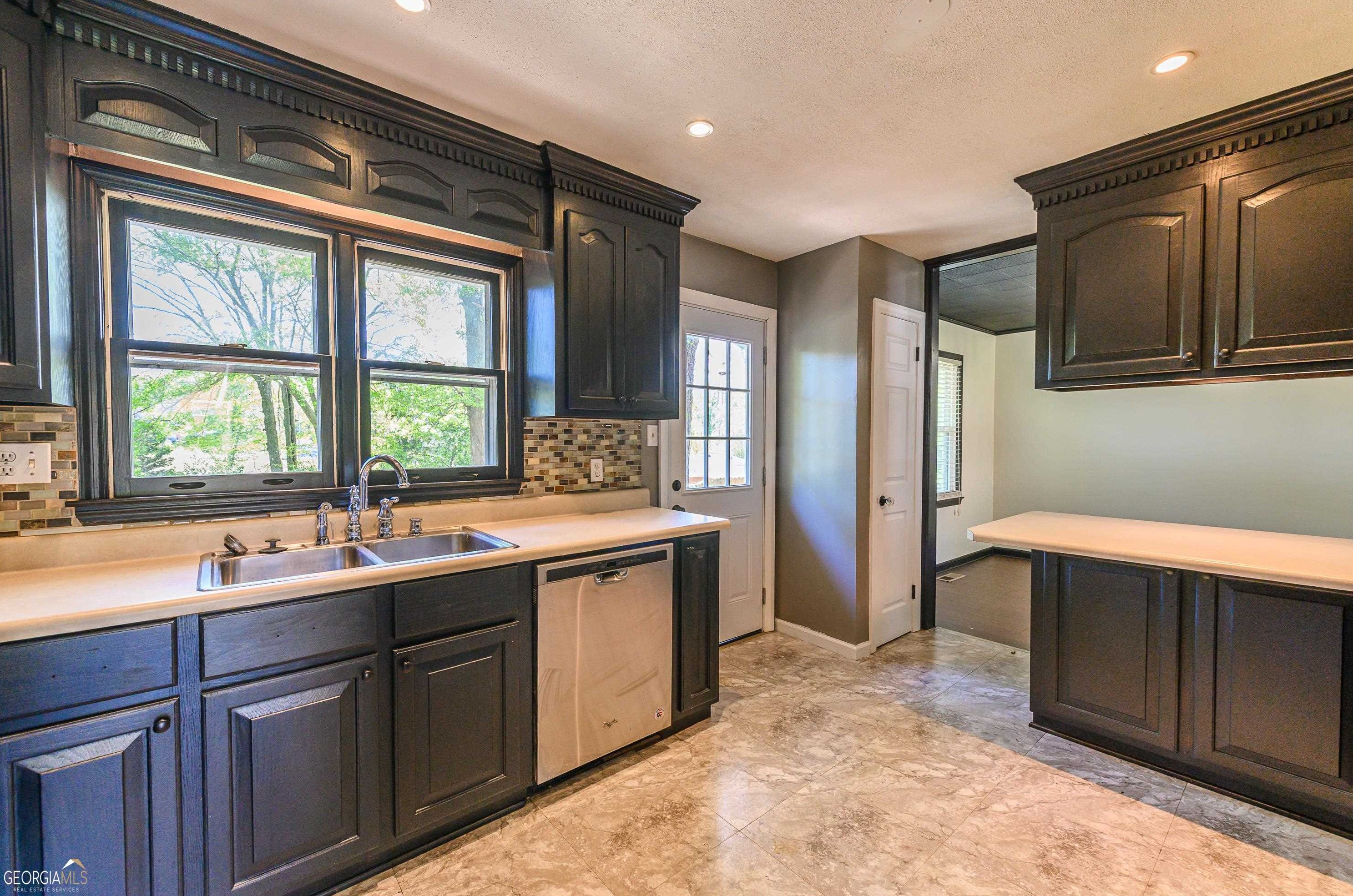 206 Kingsway Dr, Warner Robins GA  31088-4004 exterior