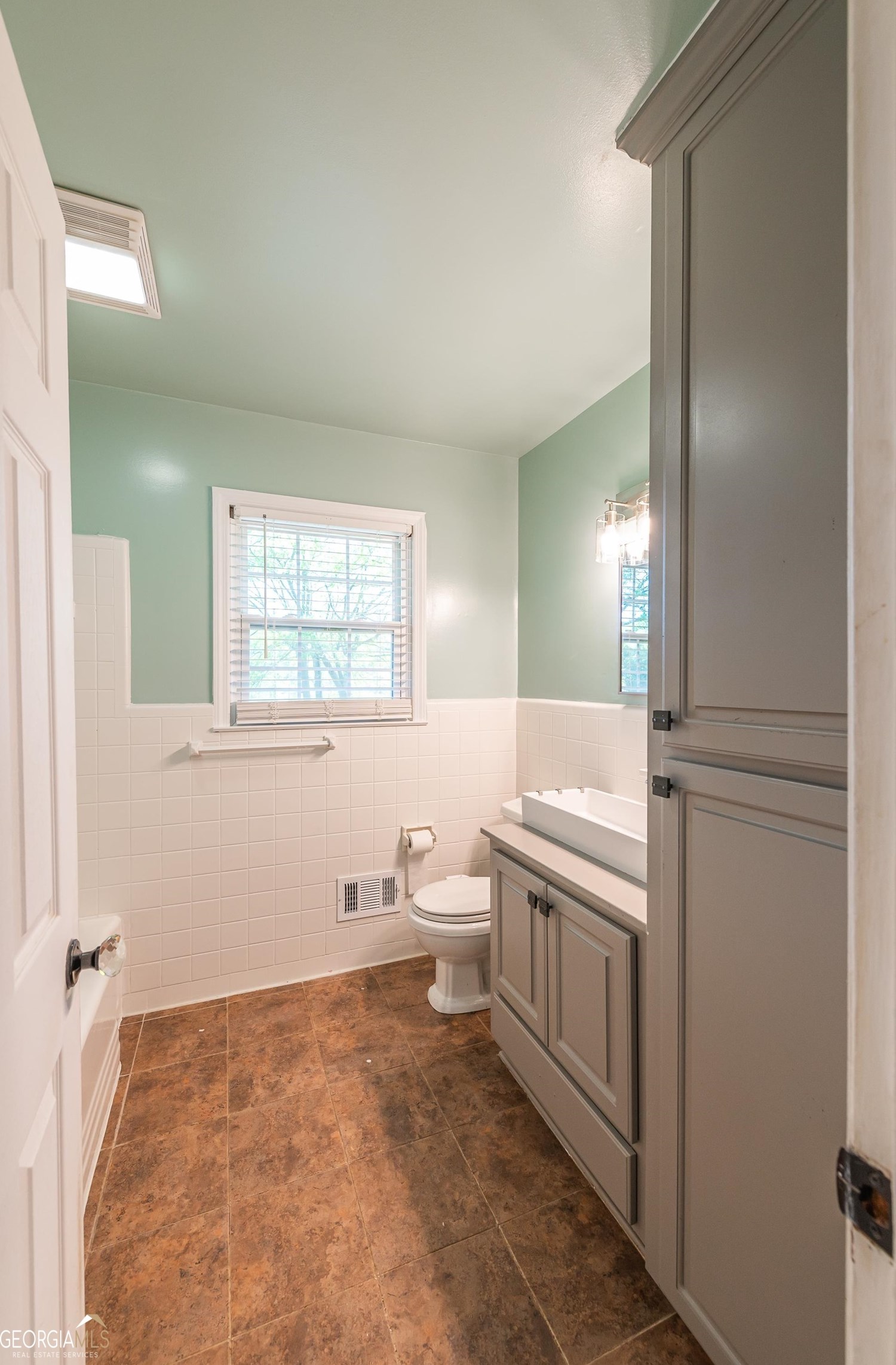 206 Kingsway Dr, Warner Robins GA  31088-4004 exterior