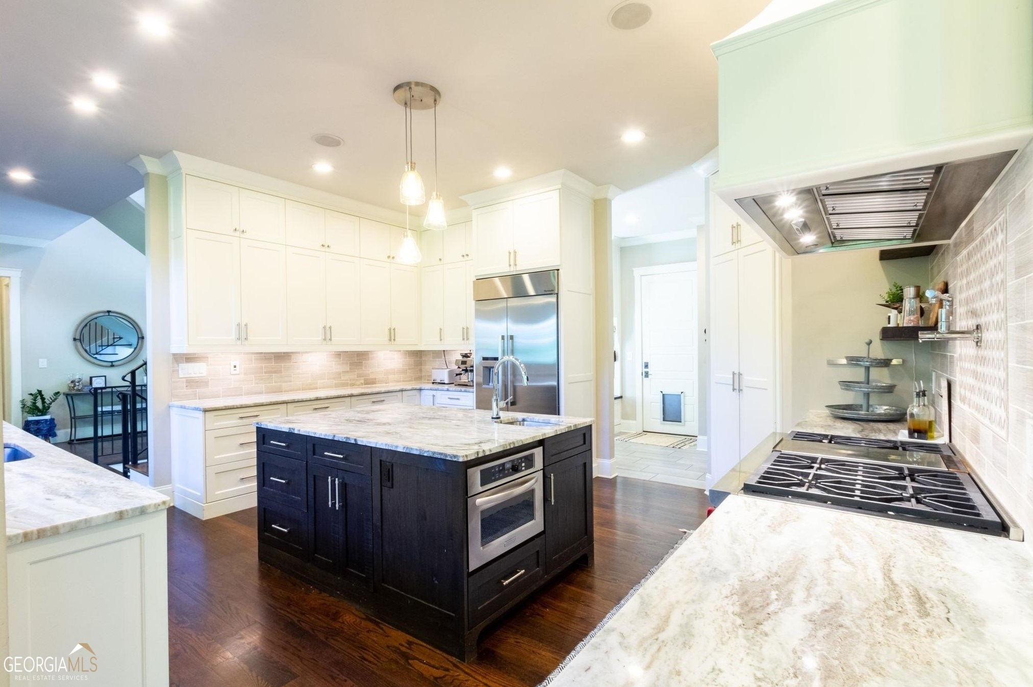 6537 Cox Dr, Flowery Branch GA  30542-2641 exterior