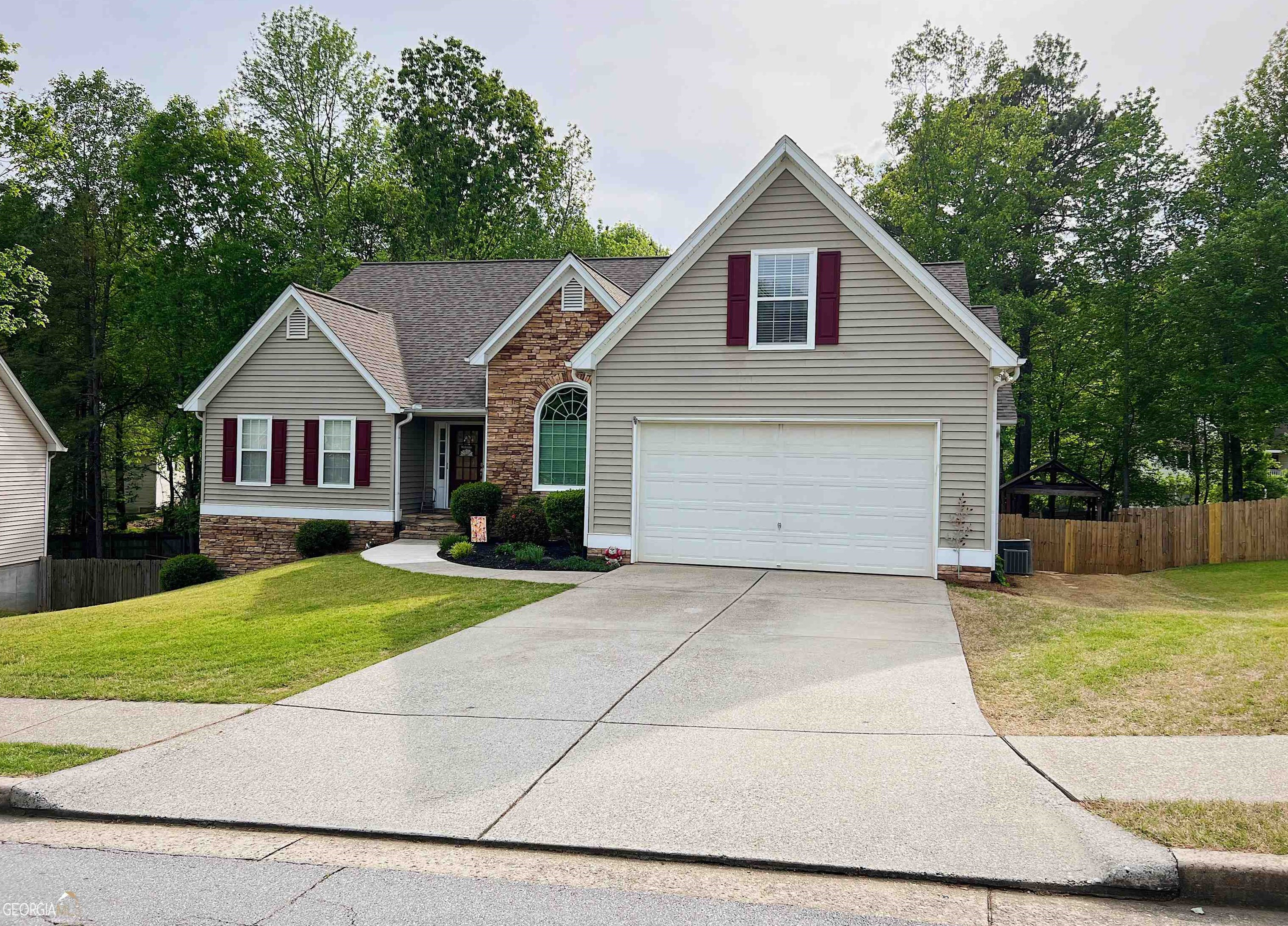 2667 Links Overlook Dr, Dacula, GA 30019