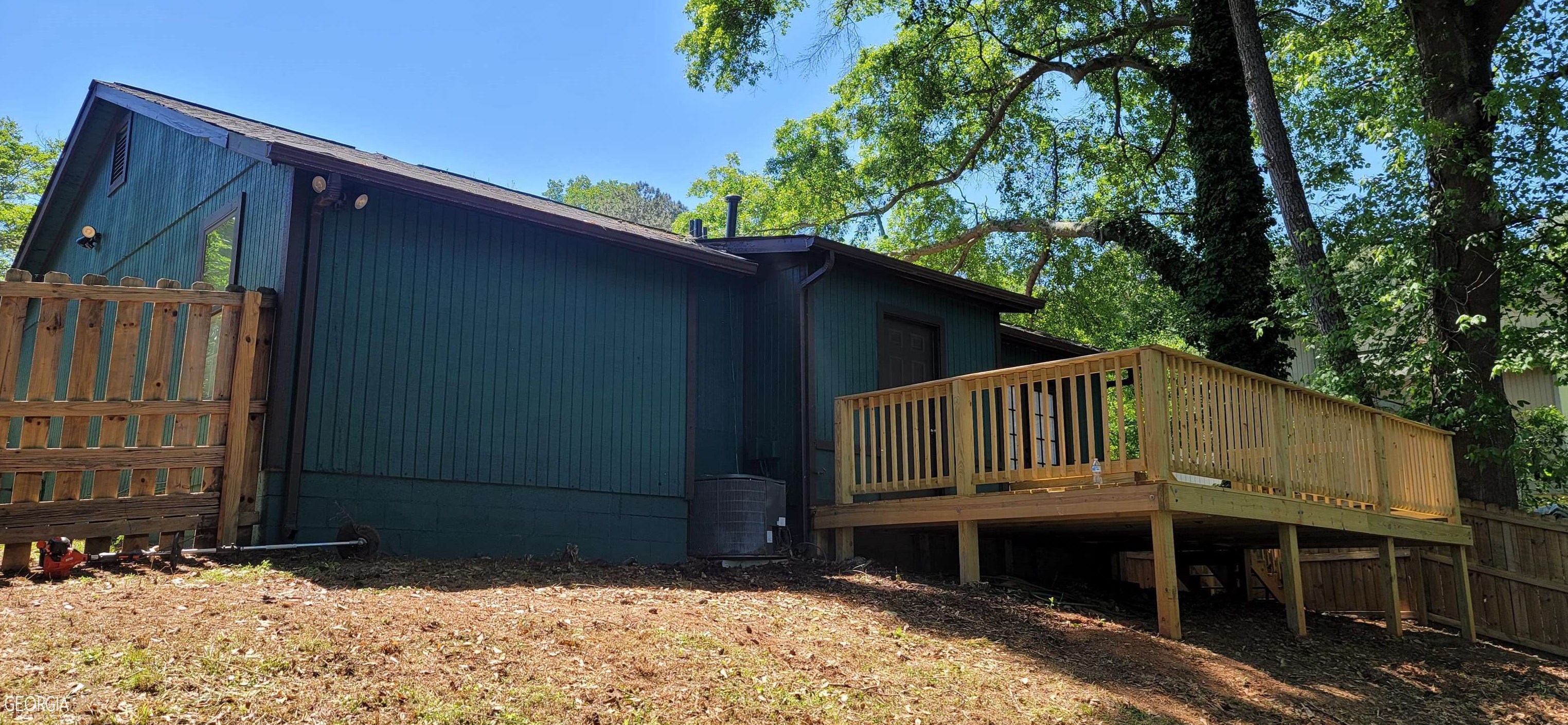 1073 Mainstreet Valley Dr, Stone Mountain GA  30088-2728 exterior