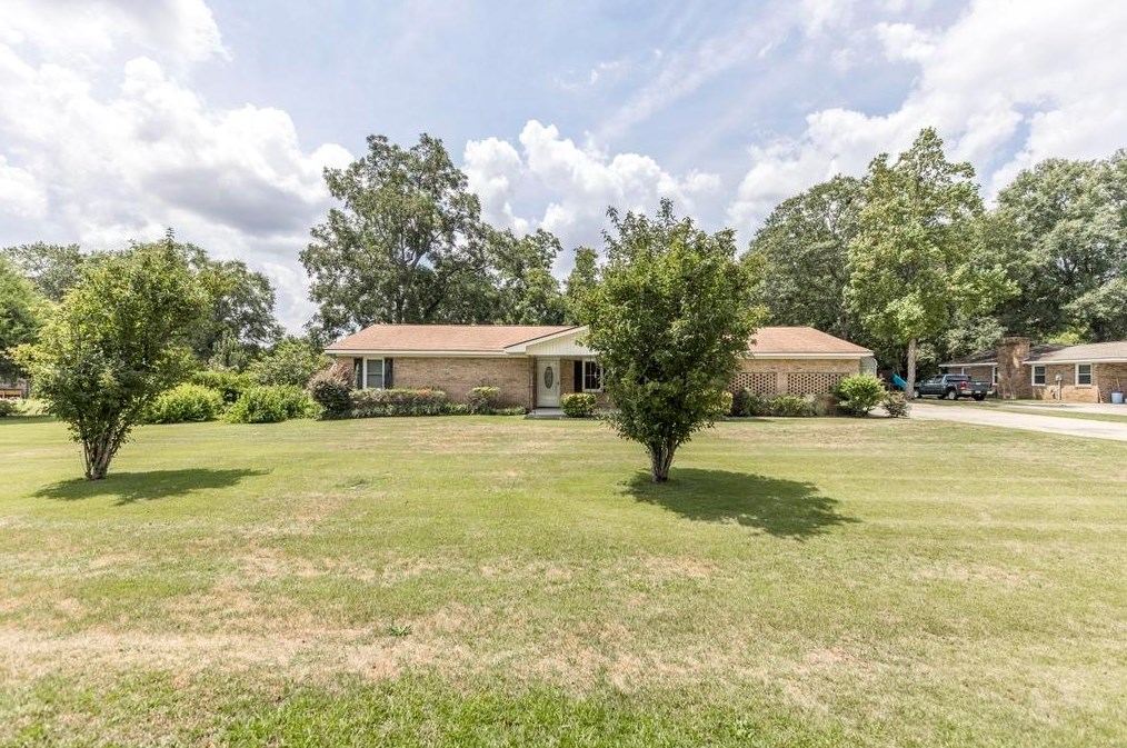 3028 Sandy Cir, Macon, GA 31216-6202