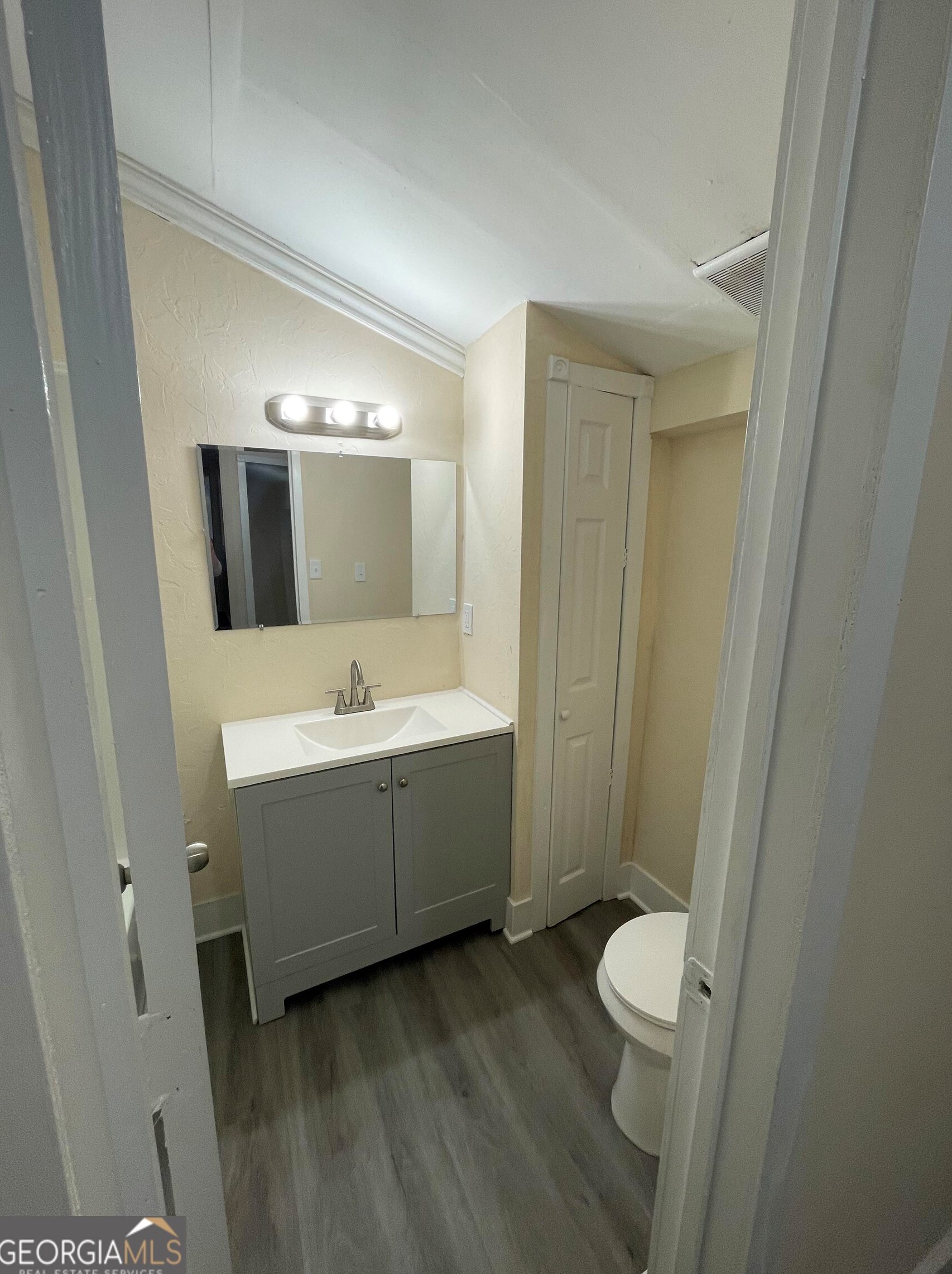 5848 Atlanta Hwy #5, Flowery Branch, GA 30542