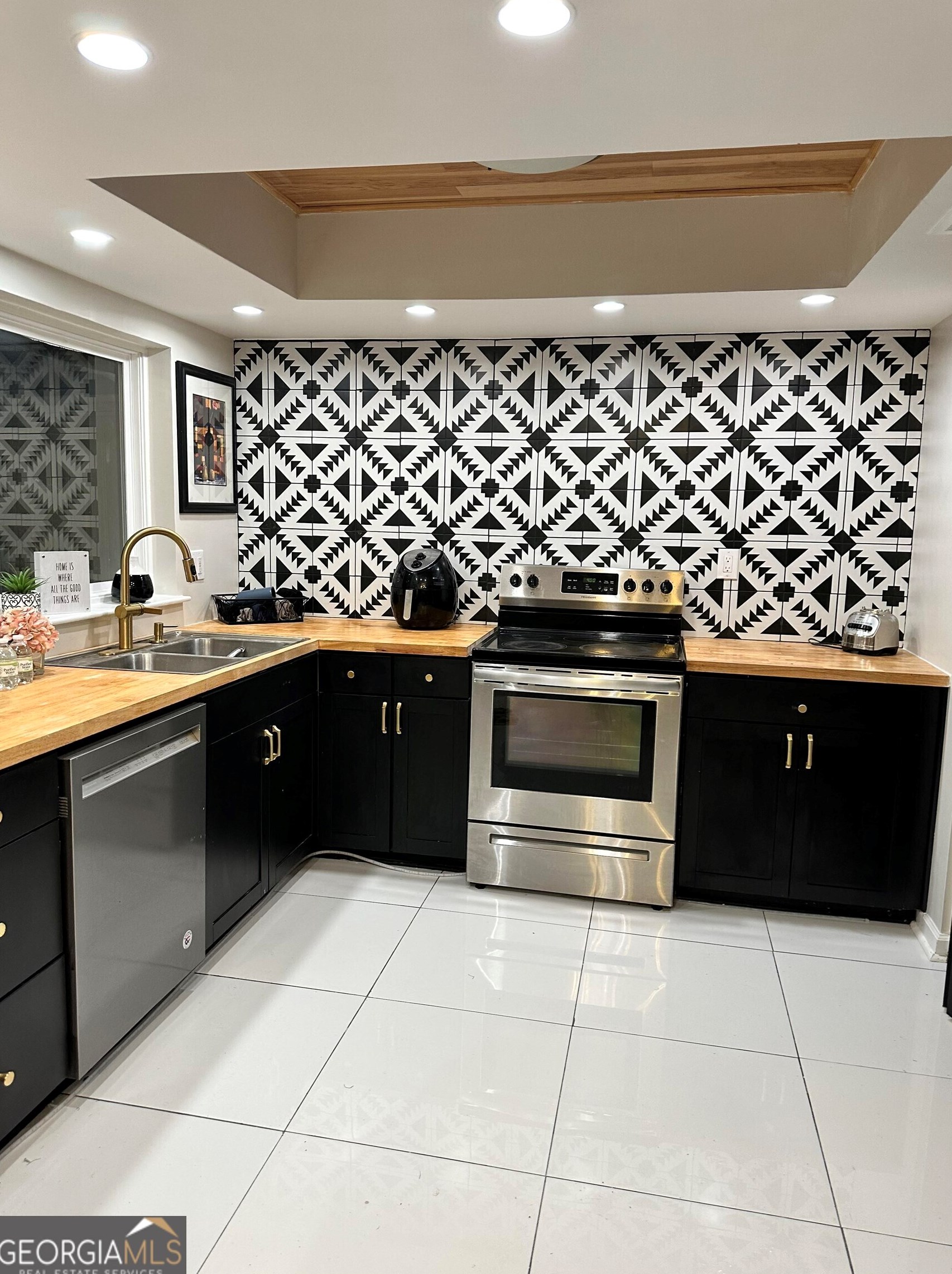 7108 Stonington Rd, Atlanta GA exterior