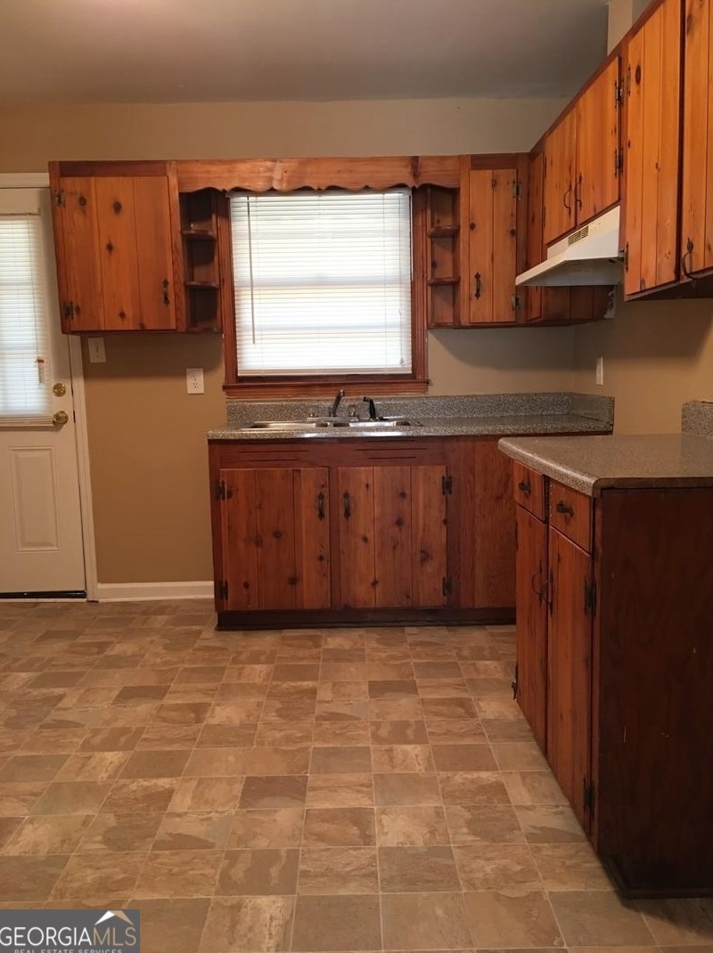 121 N Lake Dr, Jonesboro, GA 30236
