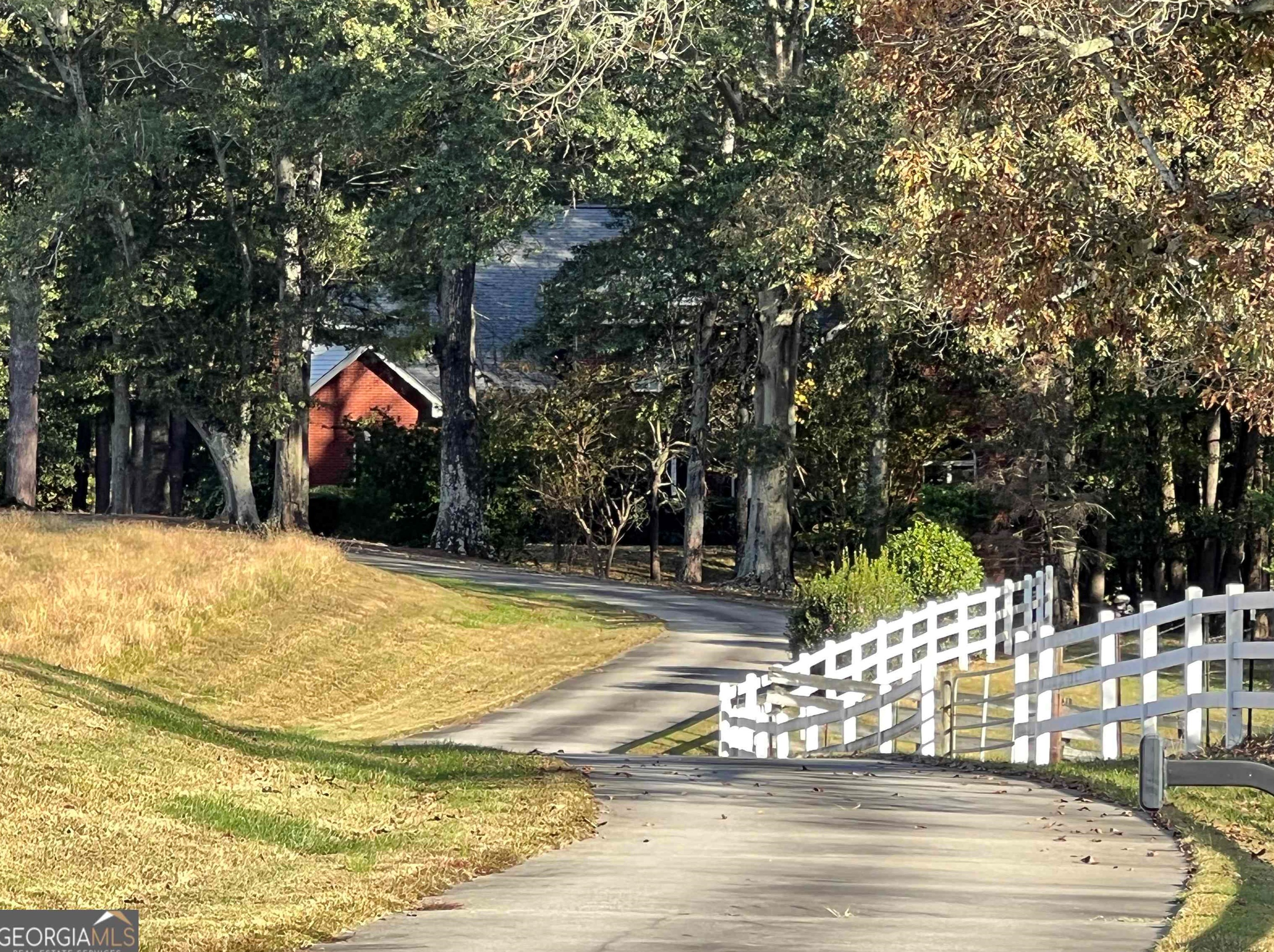 1840 Maddox Rd, Hoschton, GA 30548-3107