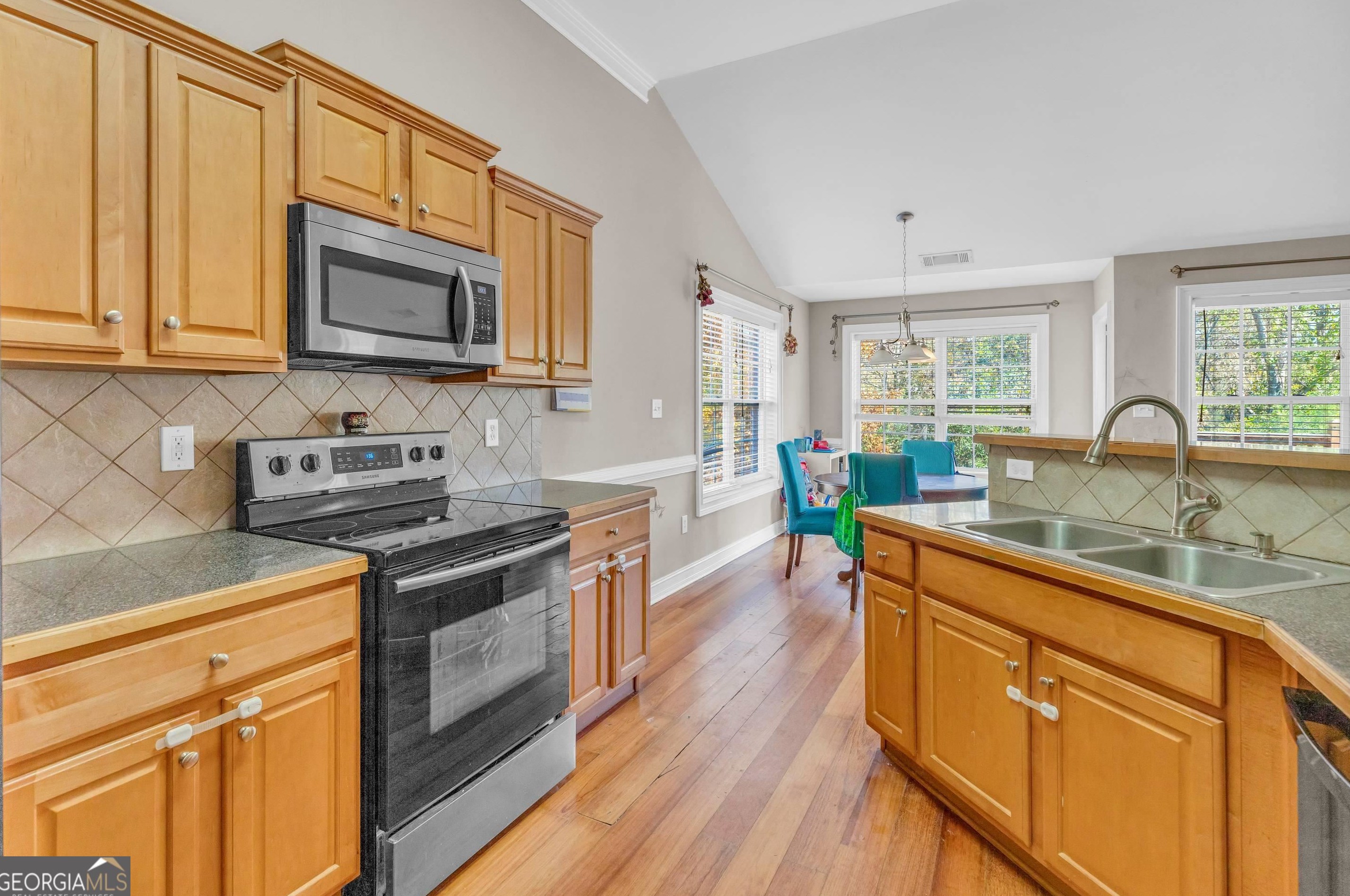 233 Berkeshire Ct, Athens, GA 30606-8406