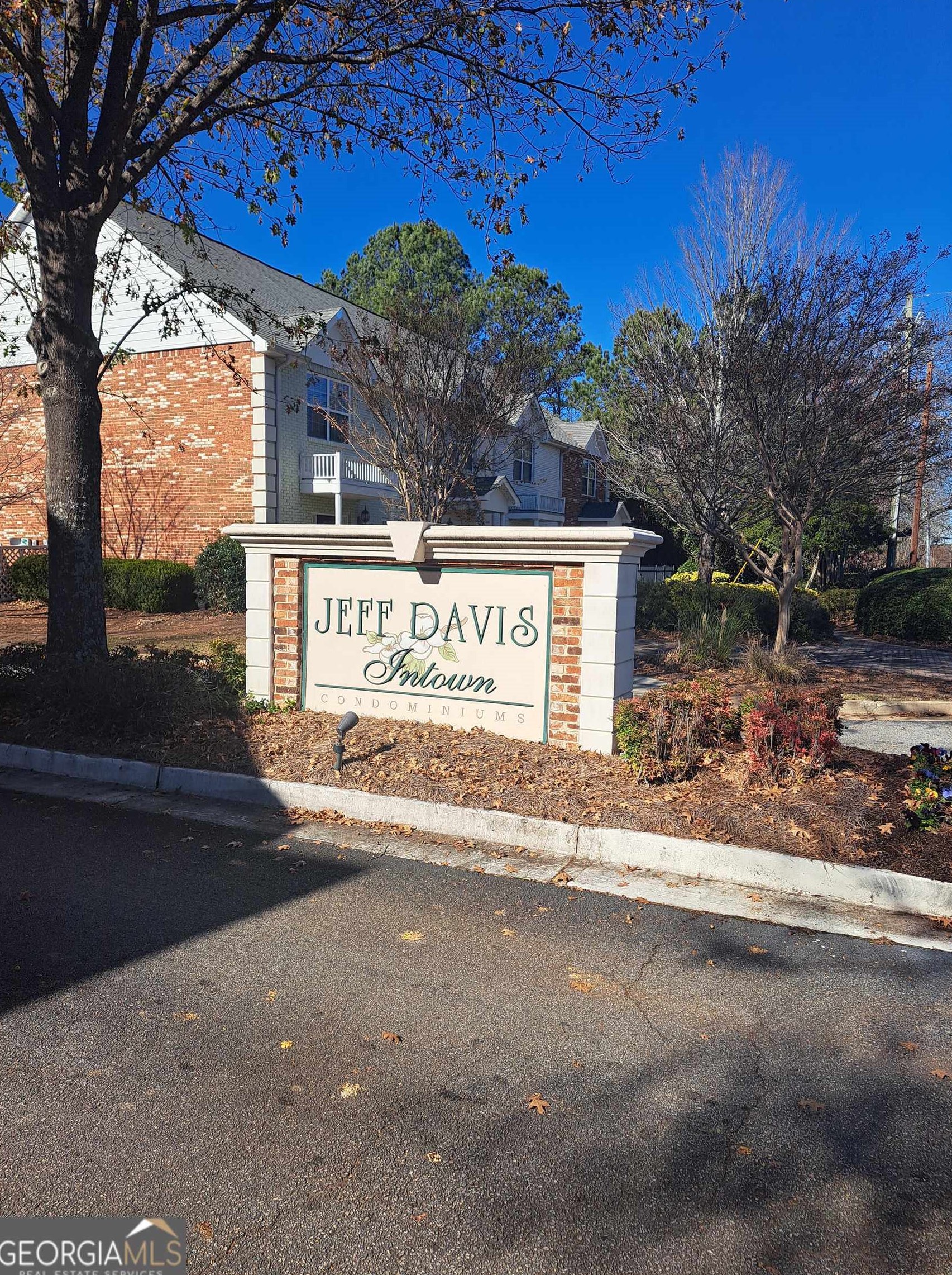 12 Intown Pl, Fayetteville, GA 30214