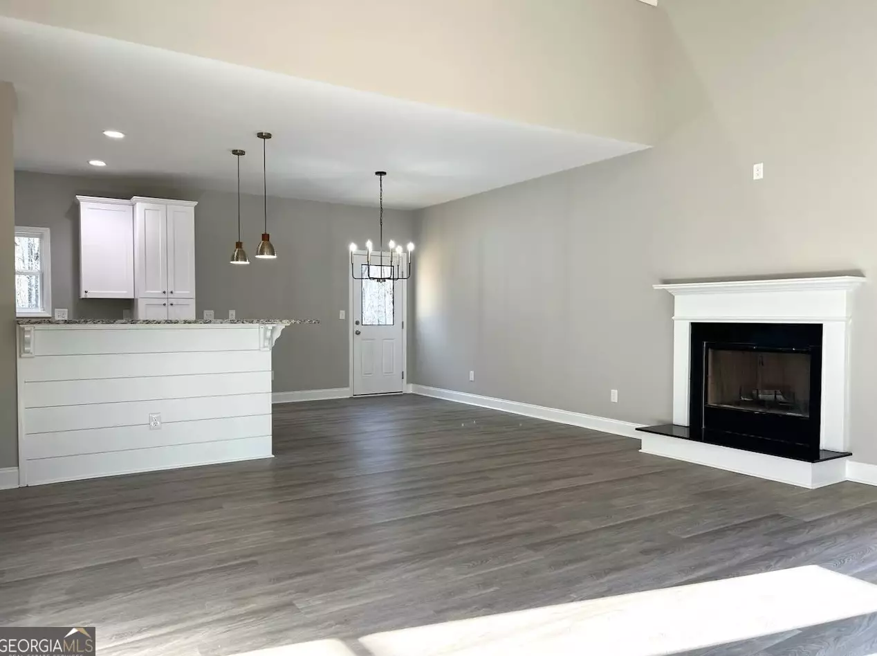 56 Chestnut Ln, Lavonia, GA 30553-6008