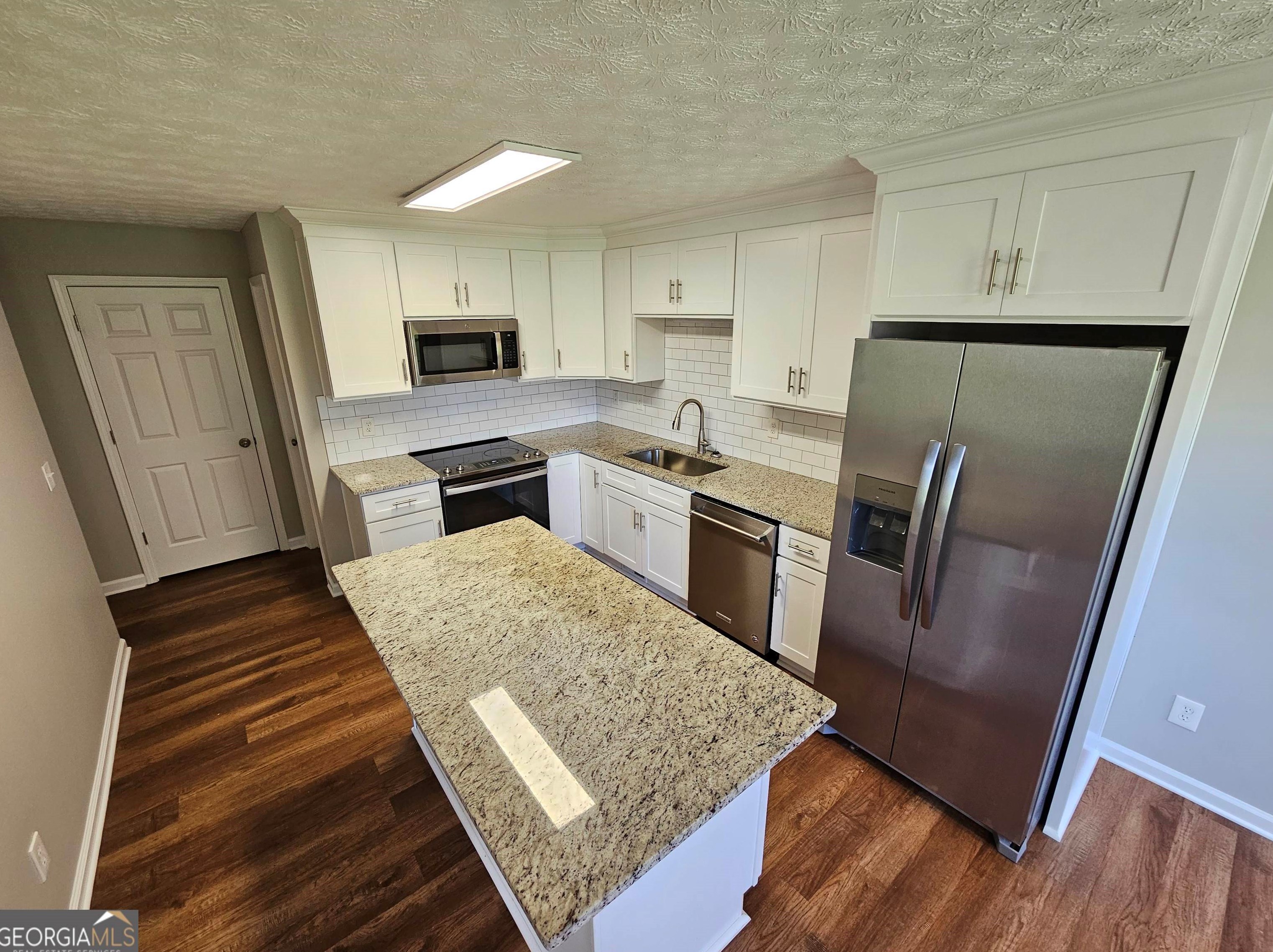 6611 Gigi Dr, Flowery Branch, GA 30542