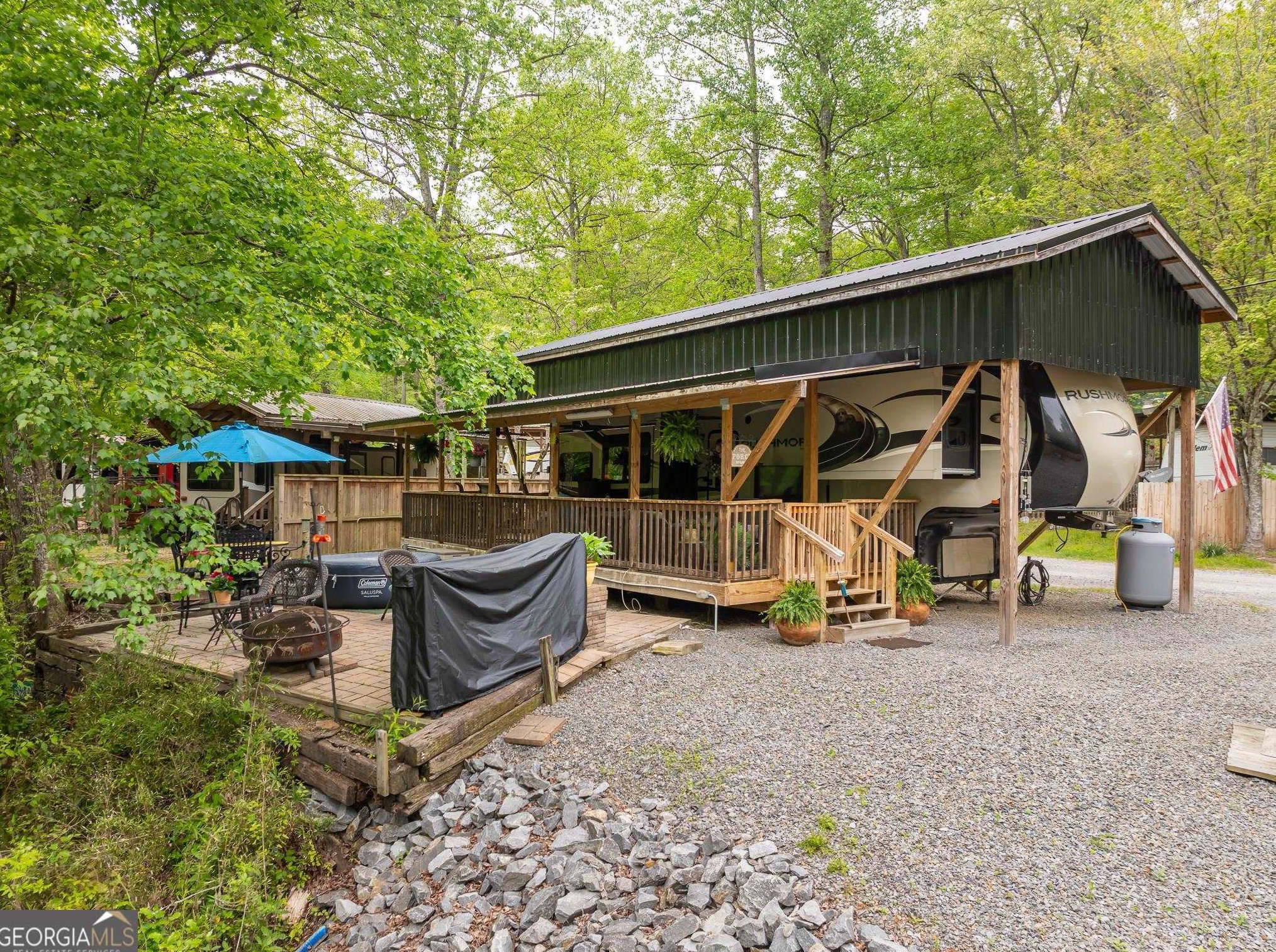 65 1st St, Ellijay, GA 30540-9699