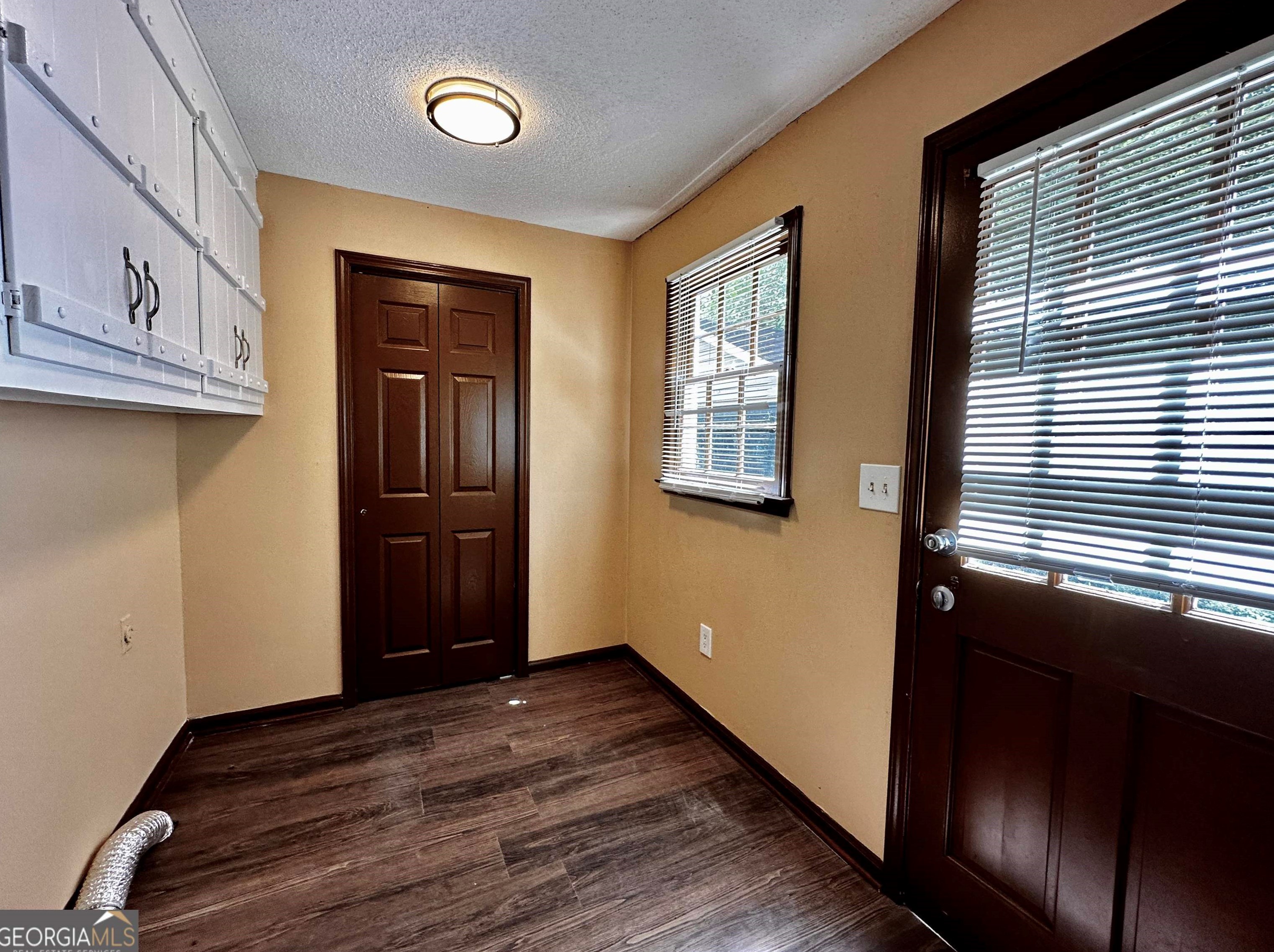 43 Hunters Ln, Powder Springs, GA 30127