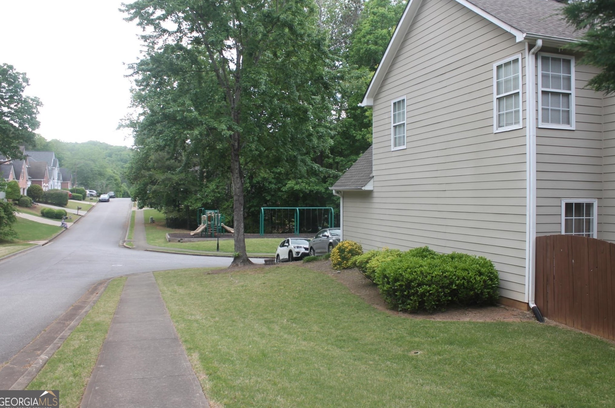2202 Creekway Dr, Marietta, GA 30066-4975