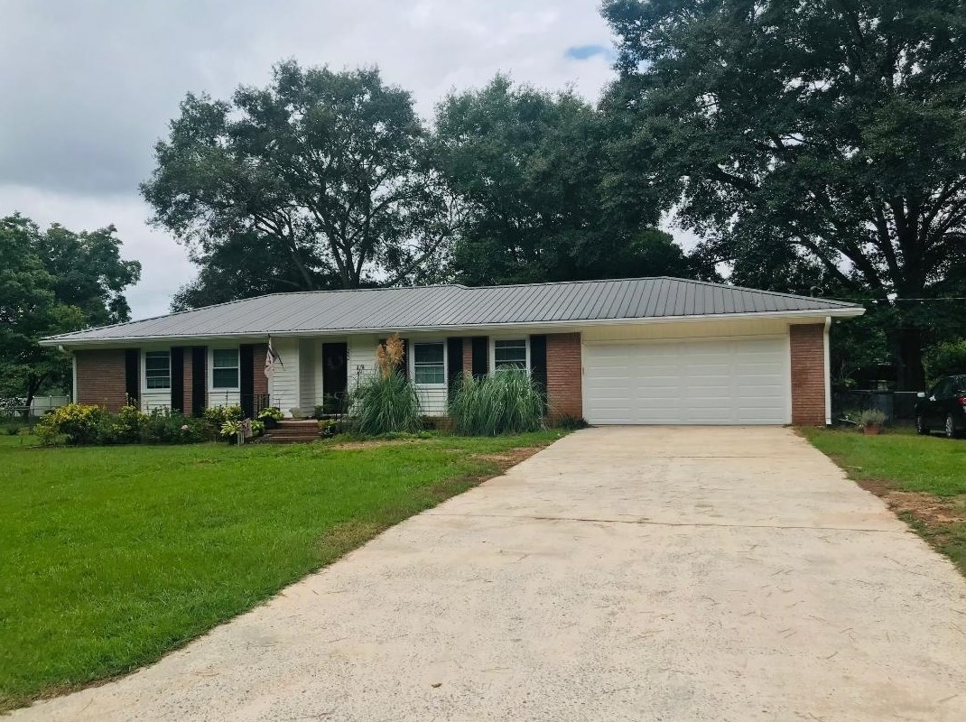 202 Mountain View Cir, Woodbury, GA 30293-2491