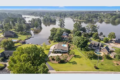 536 N Lakeshore Drive, Carrollton, GA 30117 - Photo 1