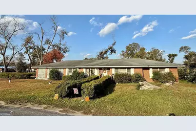 10 W First Avenue, Hazlehurst, GA 31539 - Photo 1