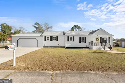 124 Pierce Avenue, Swainsboro, GA 30401 - Photo 1