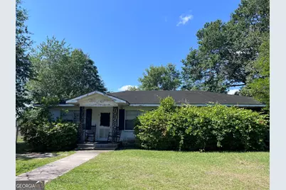 211 E Banks Street, Glennville, GA 30427 - Photo 1