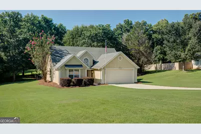 25 McIntosh Estates Drive, Sharpsburg, GA 30277 - Photo 1