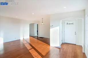 10600 Sheldon St, Oakland, CA 94605 - Photo 14