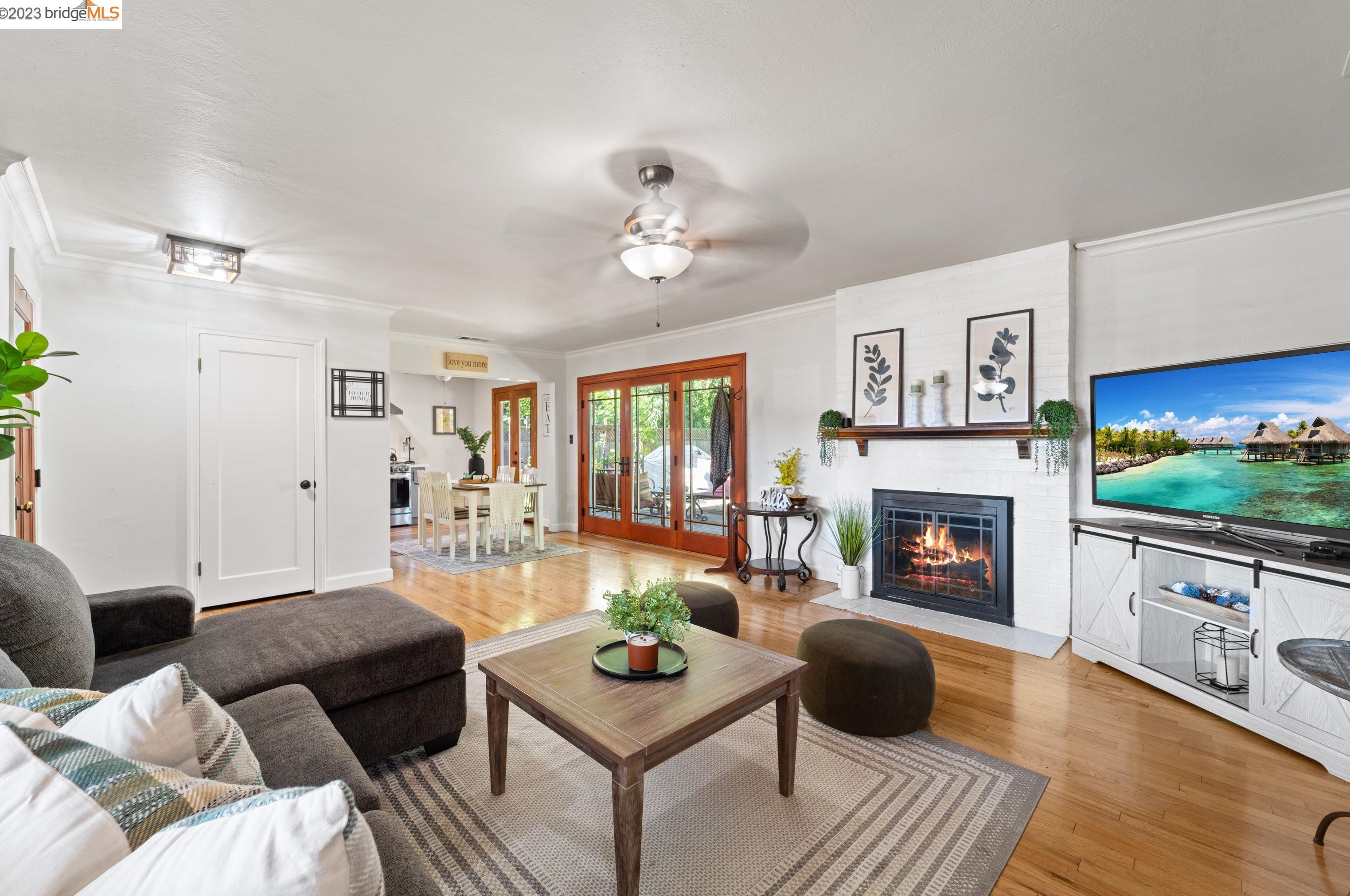 140 Roslyn Dr, Concord, CA 94518-1234