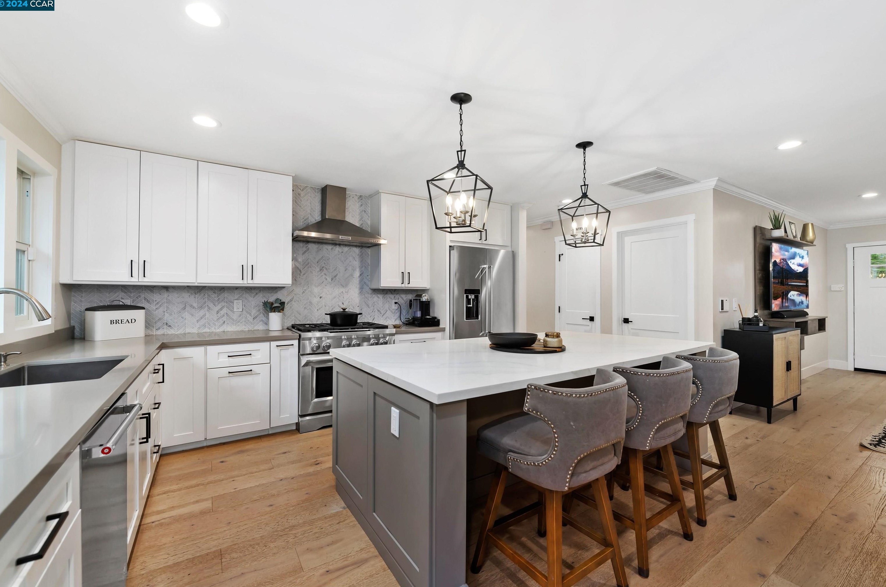 2212 Vista Grande St, Danville, CA 94526-2800