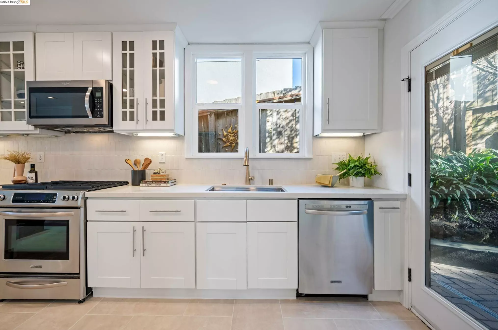 799 Mandana Blvd, Oakland, CA 94610-2450