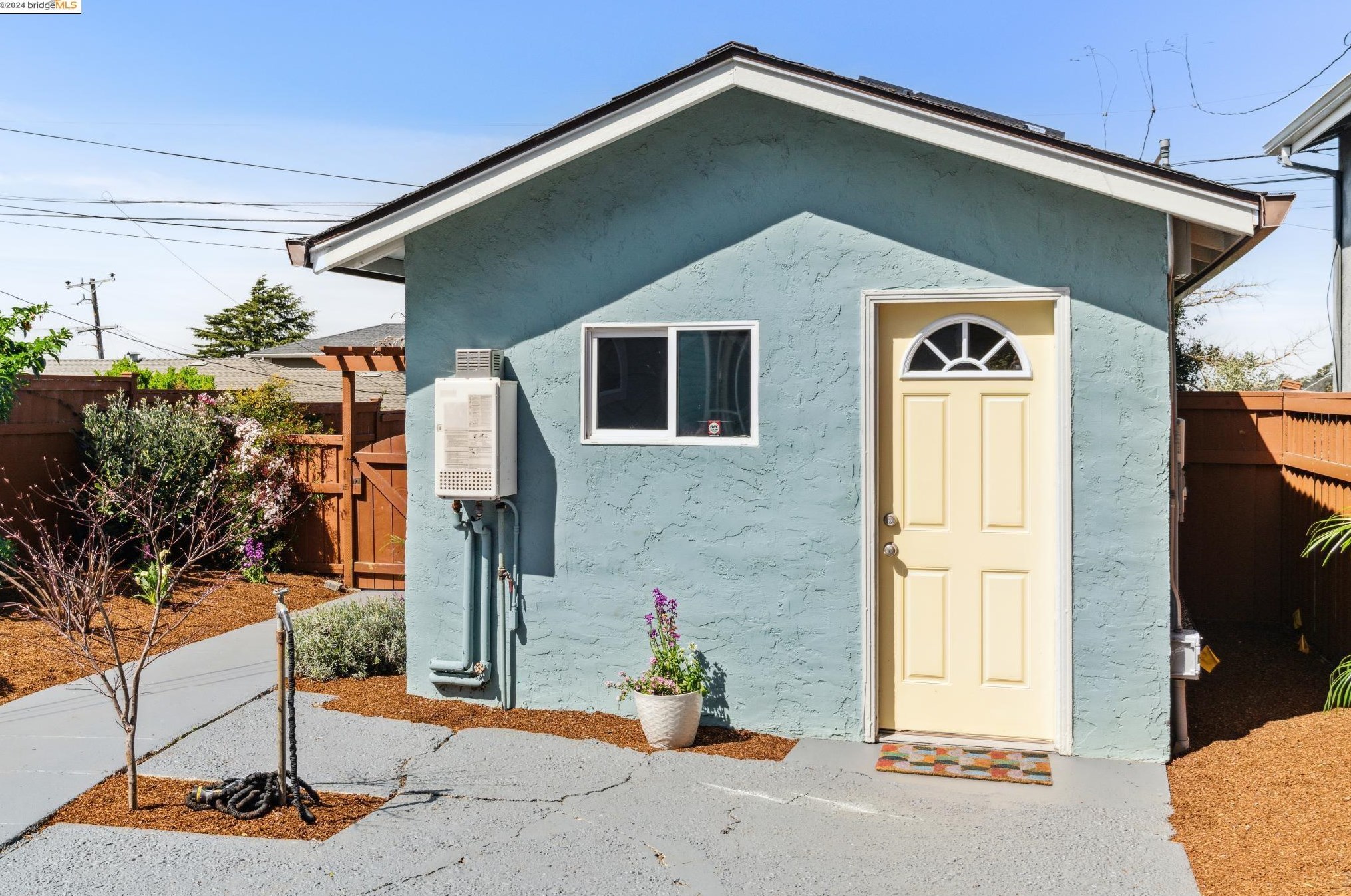 1529 Laurel Ave, Richmond CA  94805-1621 exterior