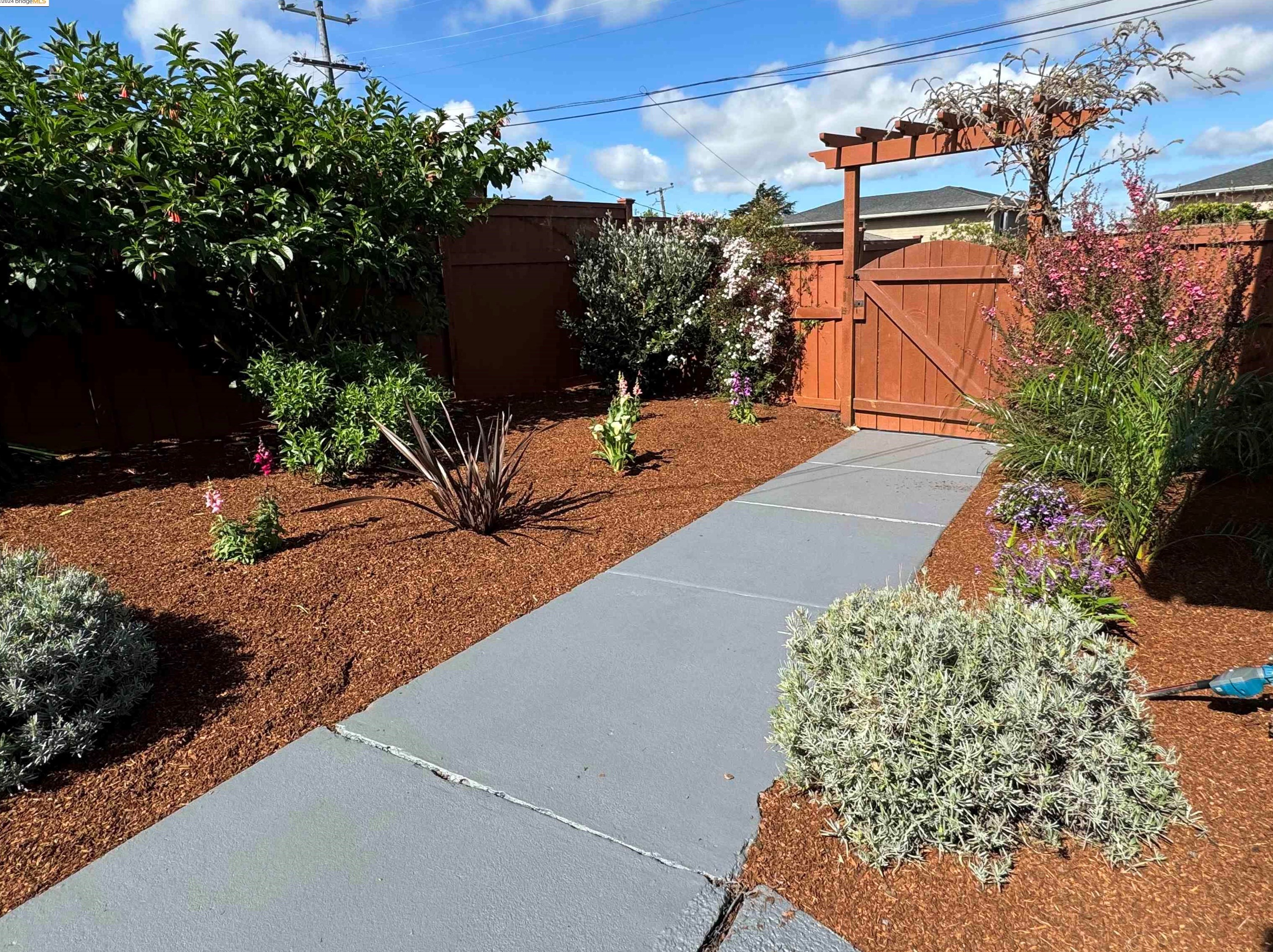 1529 Laurel Ave, Richmond CA  94805-1621 exterior