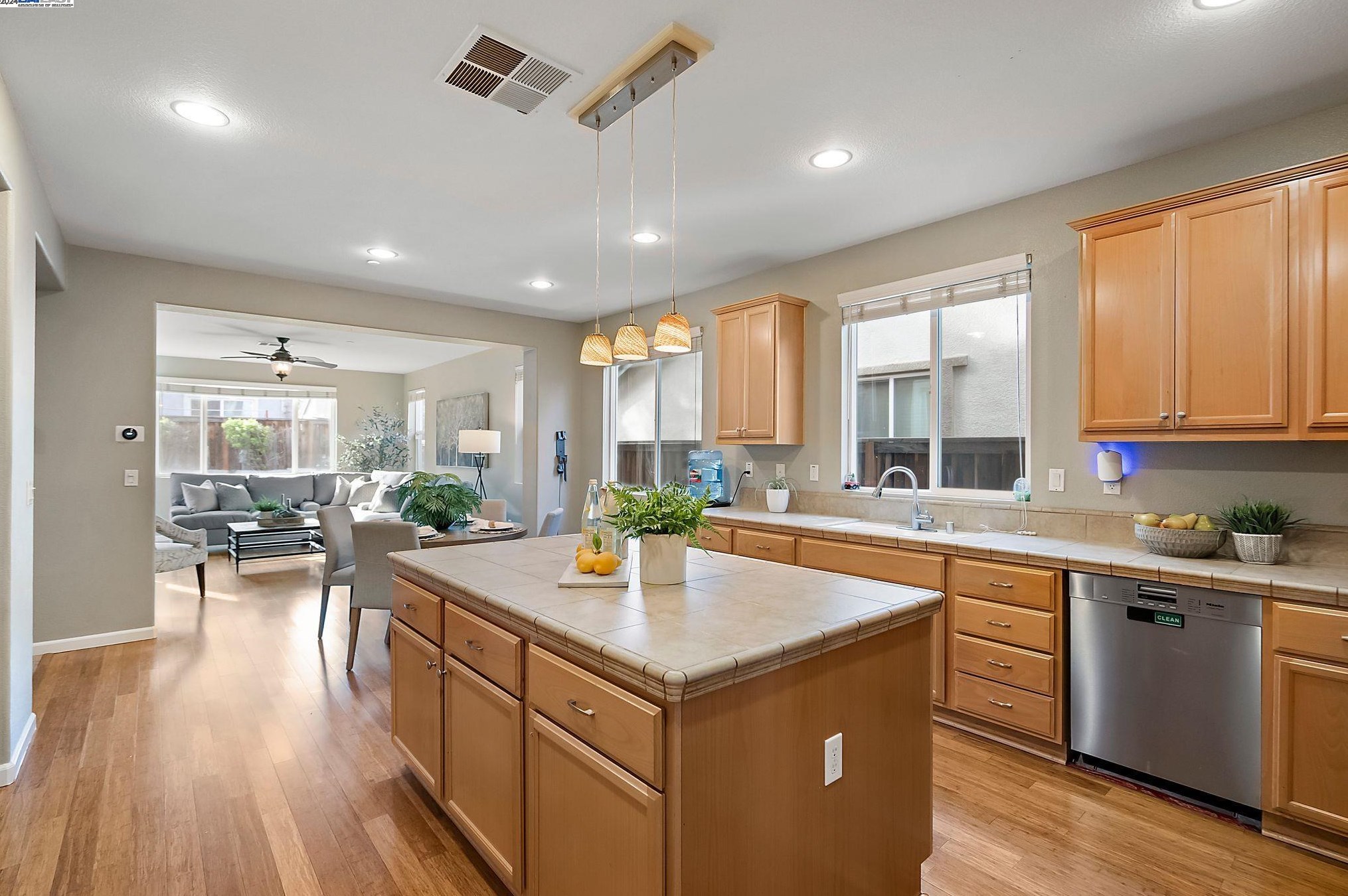 1653 Bedford Ct, Los Angeles CA  94513-5527 exterior