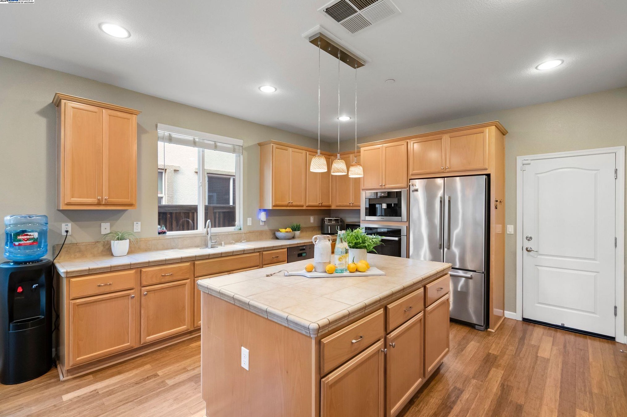 1653 Bedford Ct, Los Angeles CA  94513-5527 exterior