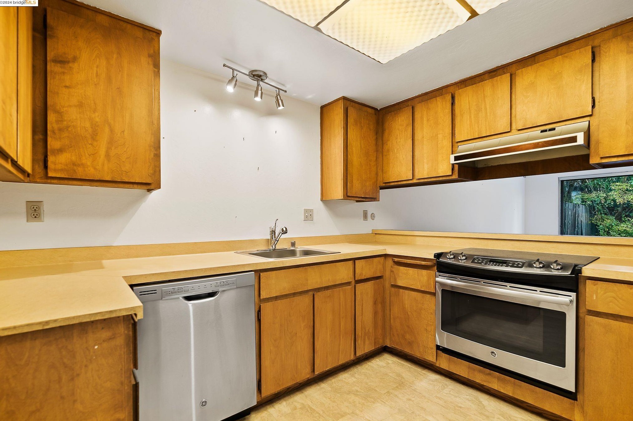 140 Barnett Ter, Concord, CA 94523-4503