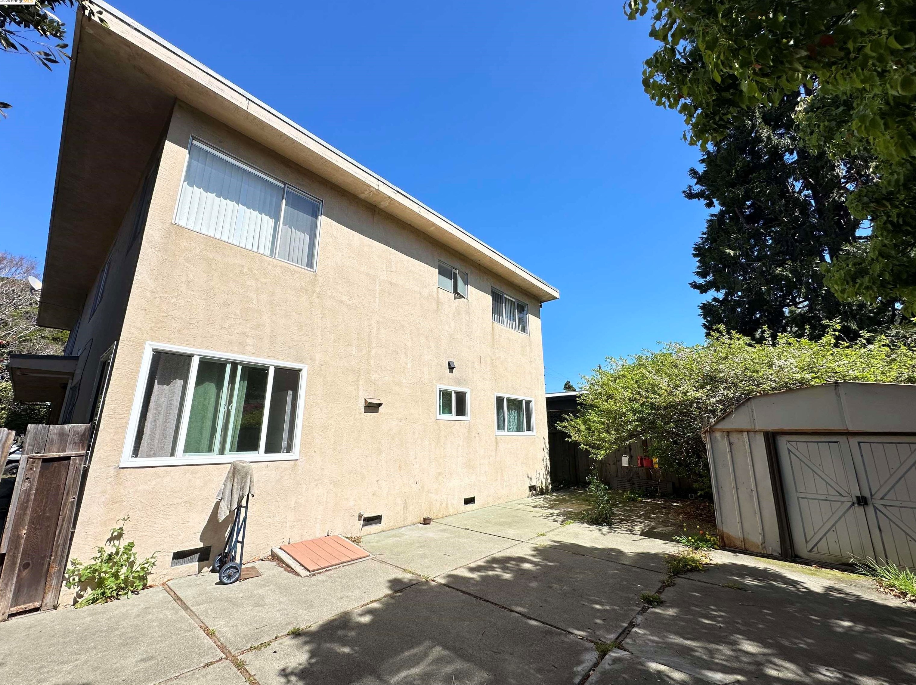 53 Richmond Ave, Richmond, CA 94801-4032