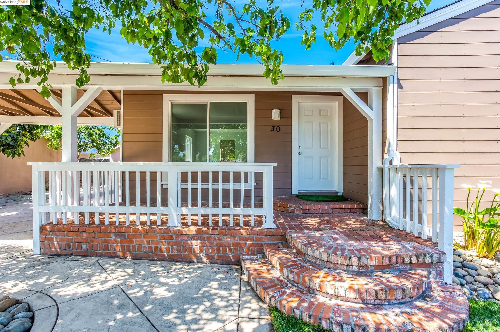 30 Bella Vista Ave, West Pittsburg, CA 94565-3431