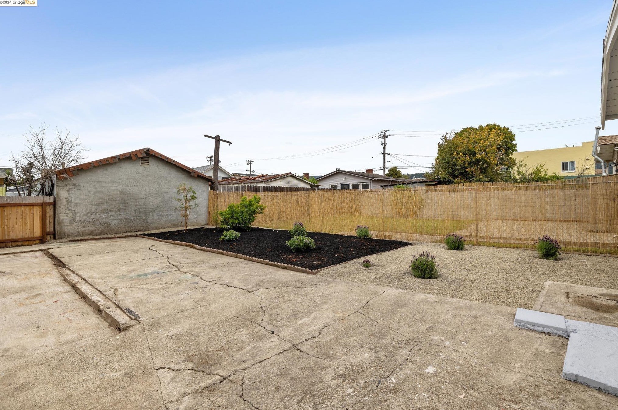 1601 73rd Ave, Oakland CA  94621-2809 exterior