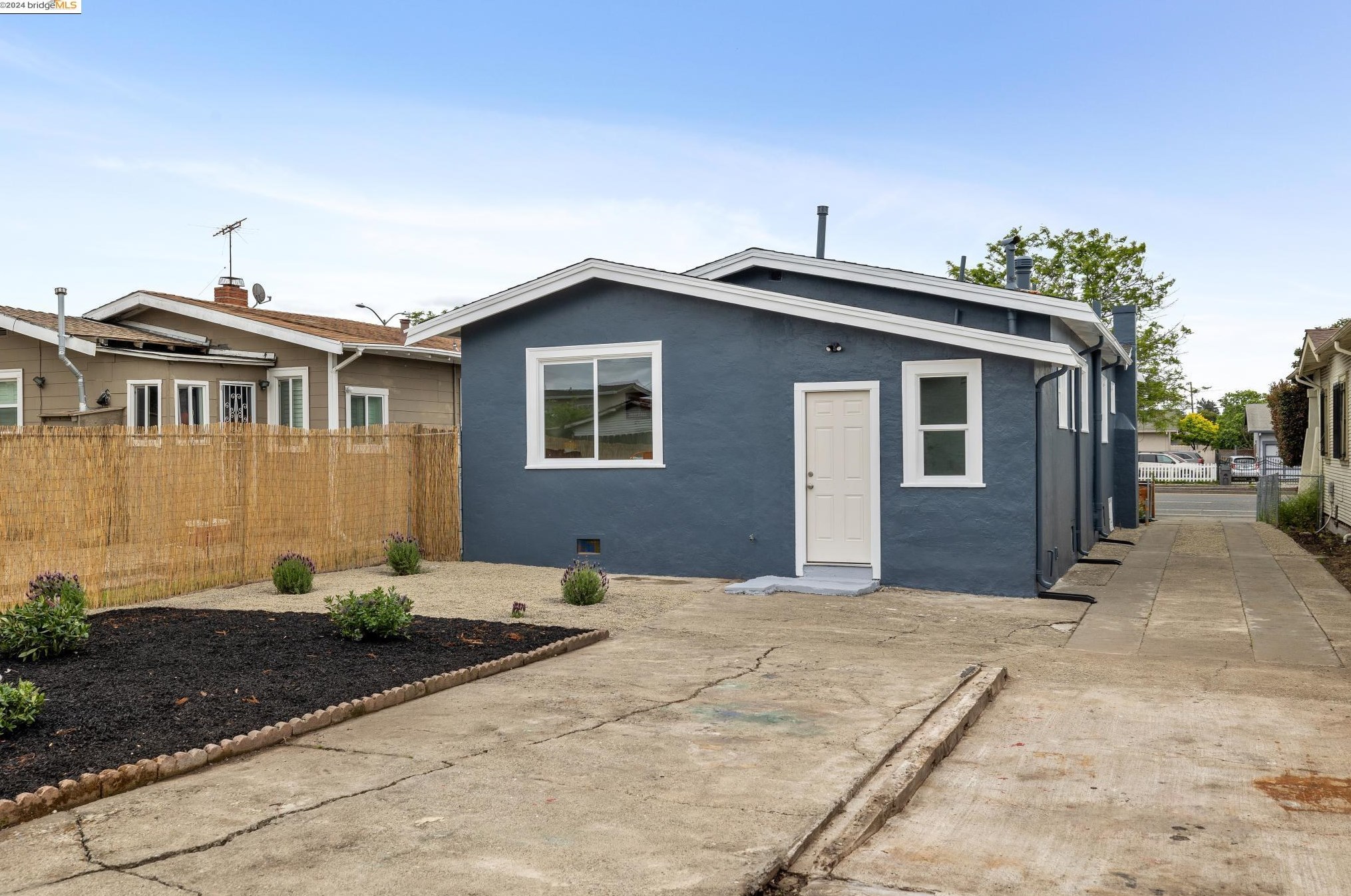 1601 73rd Ave, Oakland CA  94621-2809 exterior