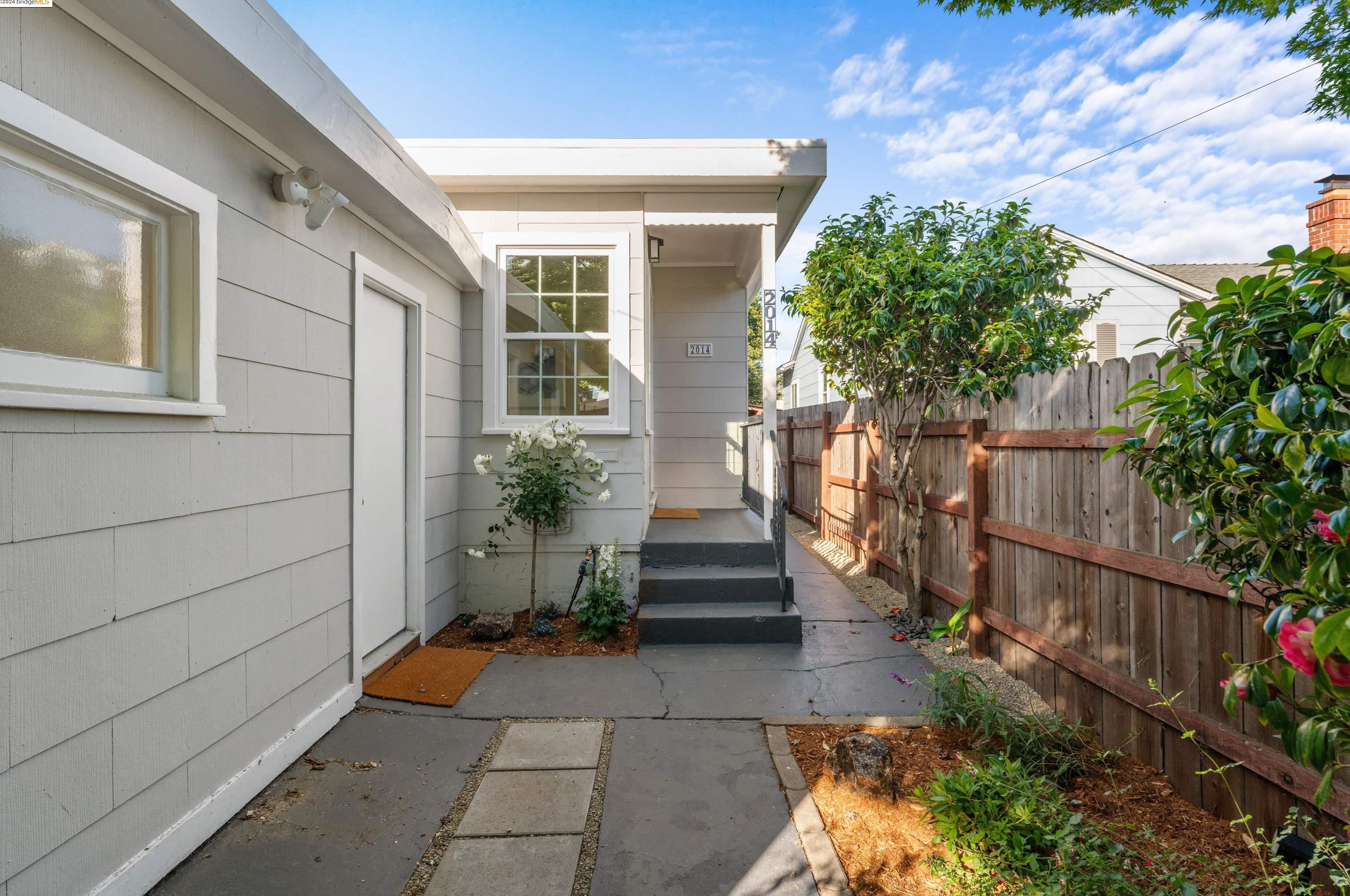 2014 Carlson Blvd, Richmond, CA 94804-5266