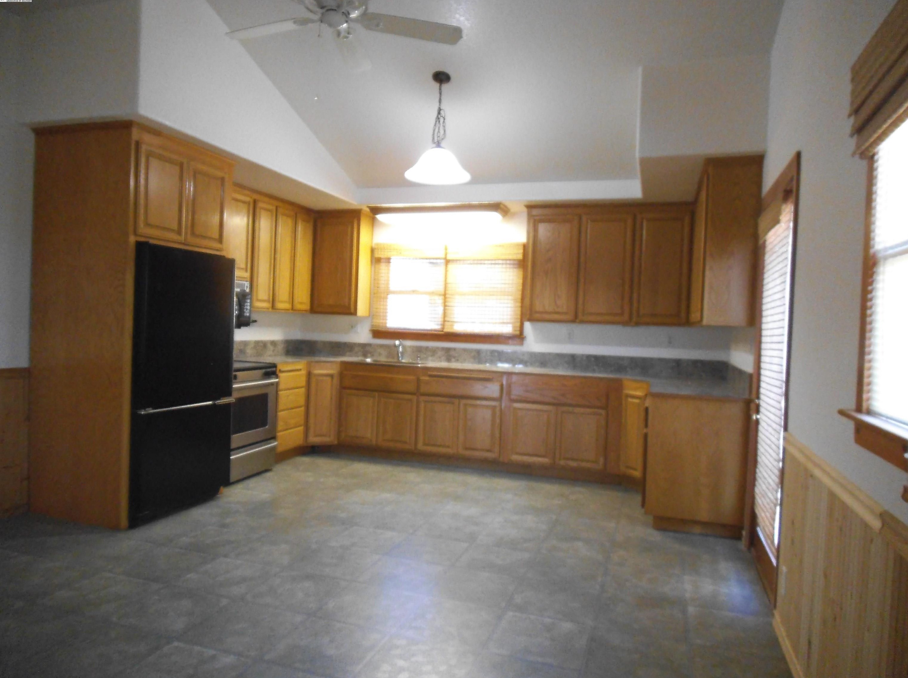 15648 Cranbrook St, San Leandro, CA 94579-2219