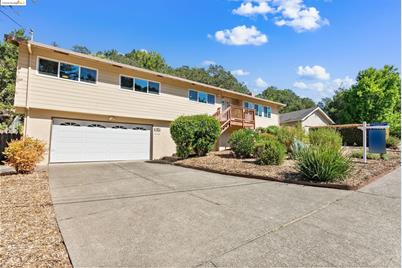 19 Brown Dr, Novato, CA 94947 - Photo 1