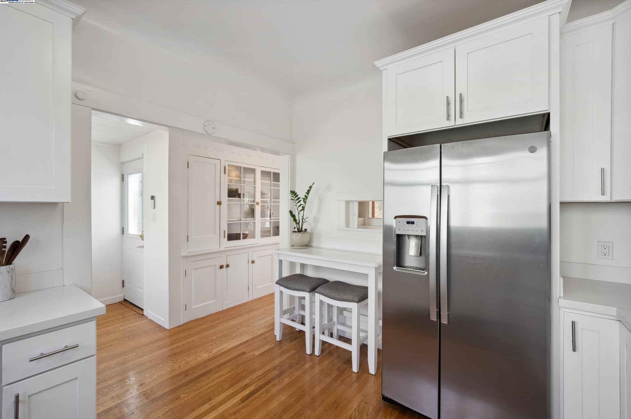 1837 Santa Clara Ave, Alameda CA  94501-2666 exterior