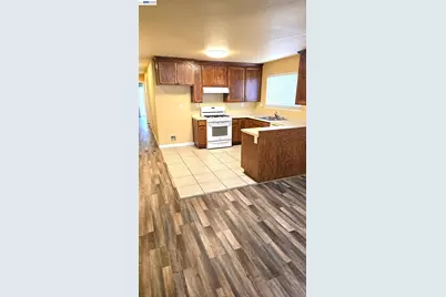 3135 Academy Way, Sacramento, CA 95815 - Photo 16