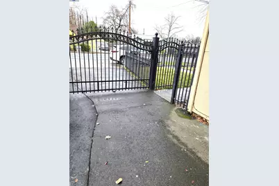 3135 Academy Way, Sacramento, CA 95815 - Photo 4