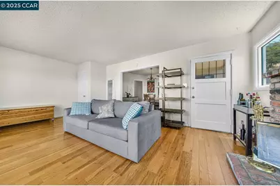 9305 Burr St, Oakland, CA 94605 - Photo 10