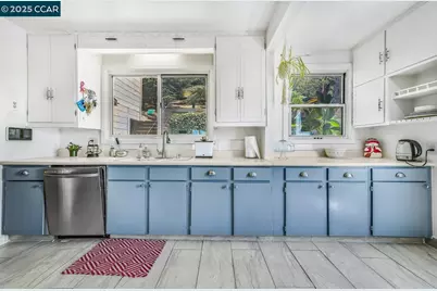 9305 Burr St, Oakland, CA 94605 - Photo 12