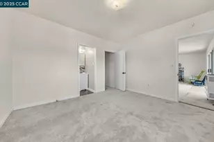 9305 Burr St, Oakland, CA 94605 - Photo 34