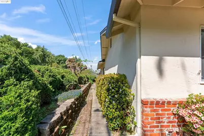 2305 Marlin Court, Pinole, CA 94564 - Photo 26