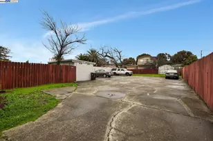 7448 Lockwood St, Oakland, CA 94621 - Photo 32