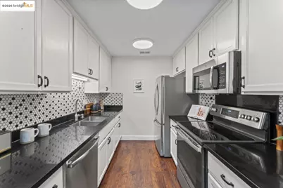 50 Emery Bay Drive, Emeryville, CA 94608 - Photo 2