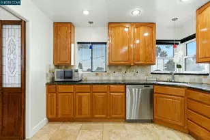 7968 Michigan Ave, Oakland, CA 94605 - Photo 18